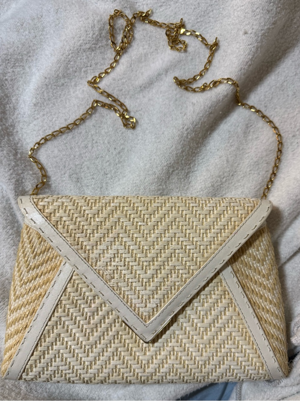 Woven Straw Envelope Crossbody Bag with Gold Chain - Cream